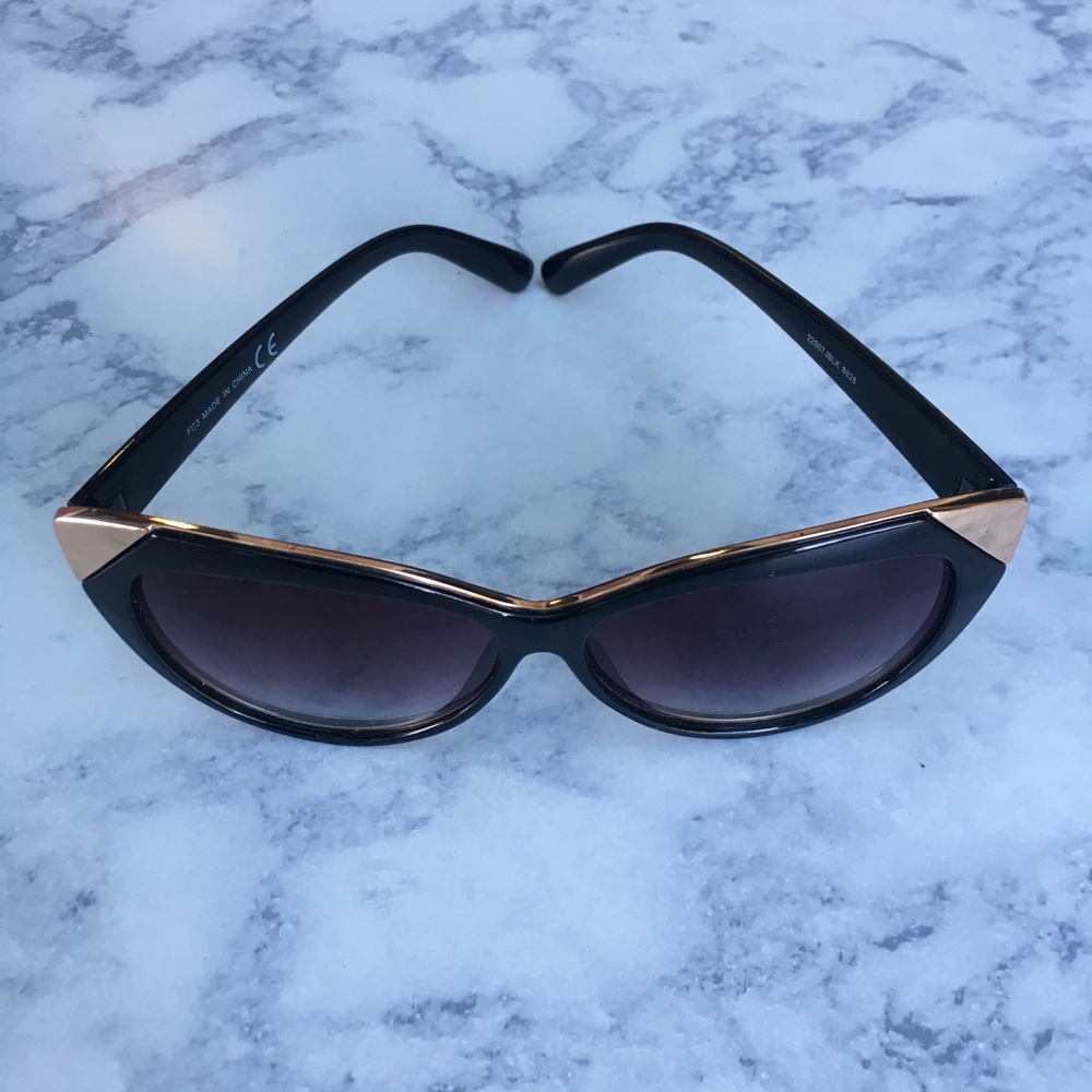 Gold tipped cateye sunglasses